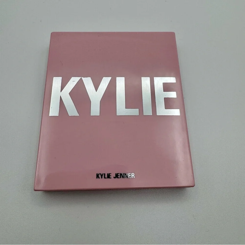 Kylie Jenner Pressed Blush Powder in Kitten Baby 0.26 oz Light Peach Vegan Clean